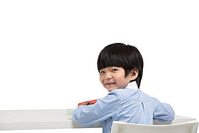 《铁拳8》真人预告片震撼上线点燃全球战火